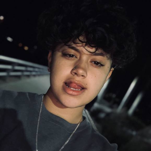 Meet your Posher, Ceondra - Picture 1 of 1